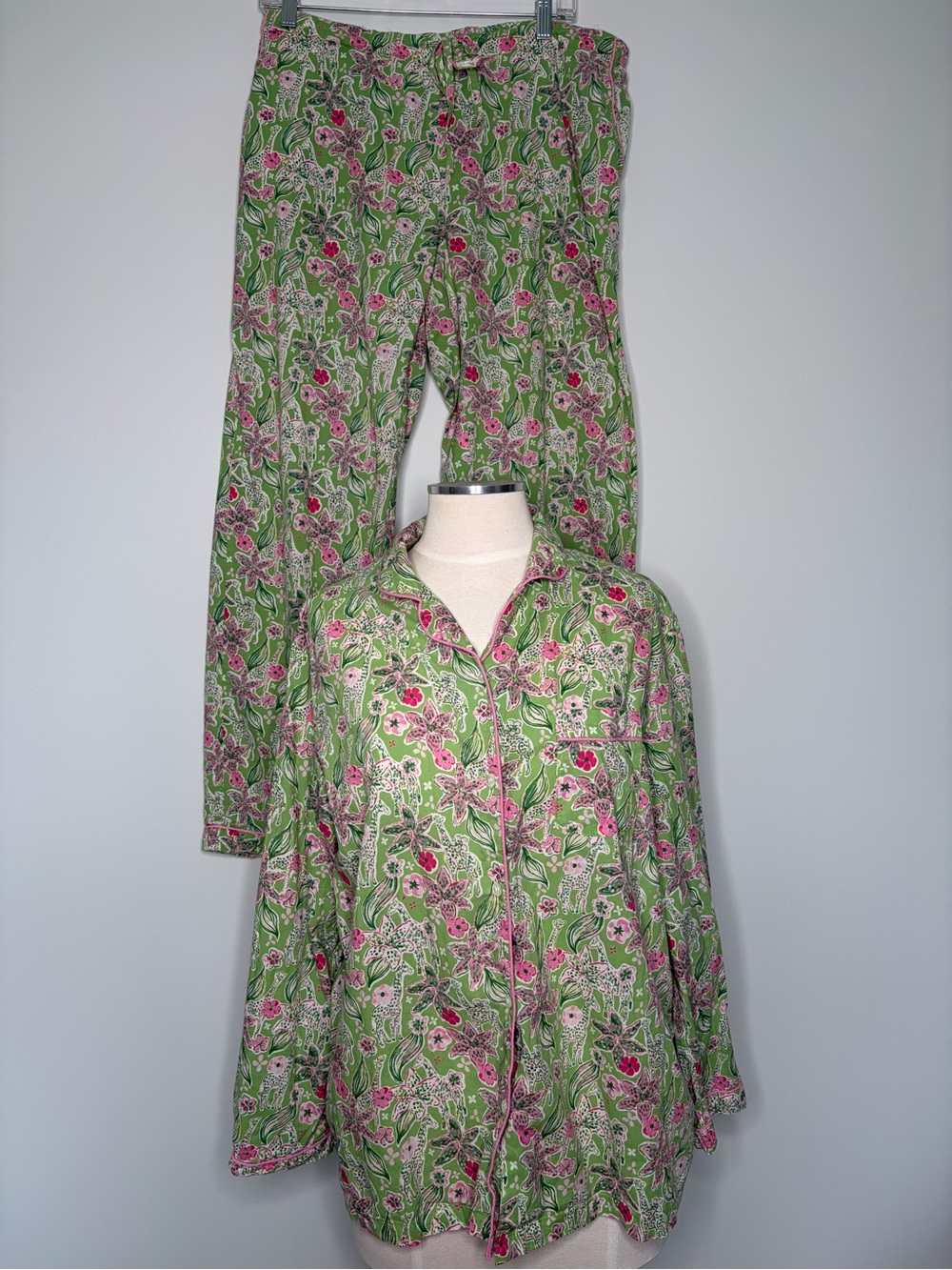 Mahogany Neville Green Floral and Giraffe Button-Front Three-Piece Pajama Set